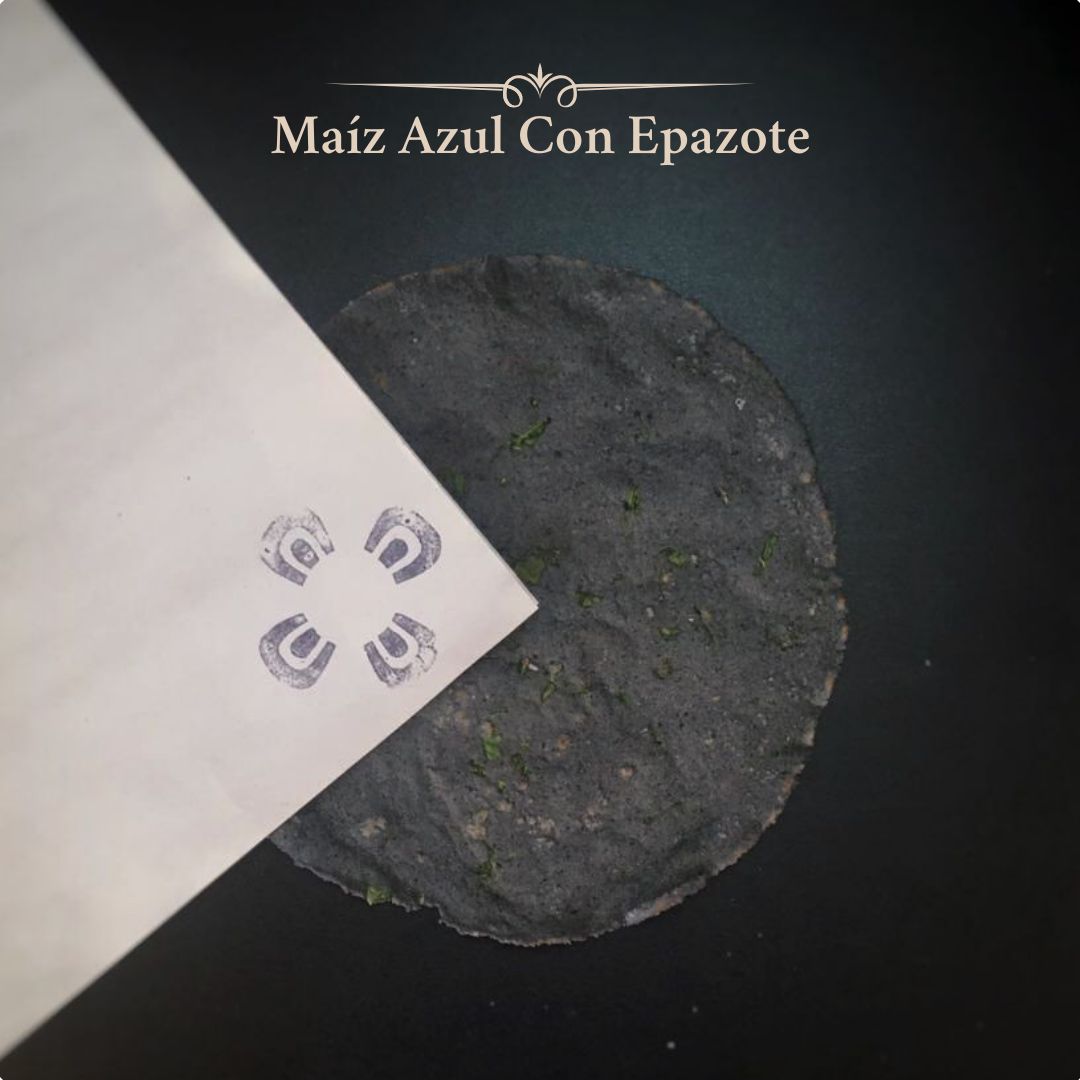 Tortilla Azul con Epazote